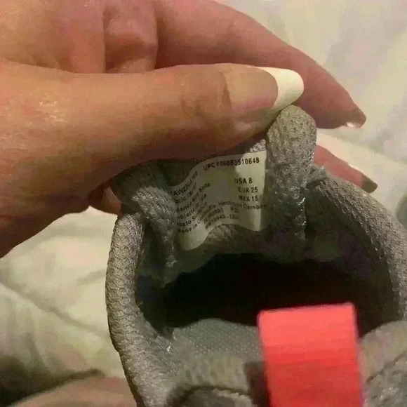 Toddler shoes size 8 - Picture 4 of 5